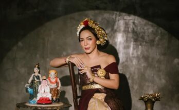 furi harunFuri Harun menegakan busana adat Bali karya