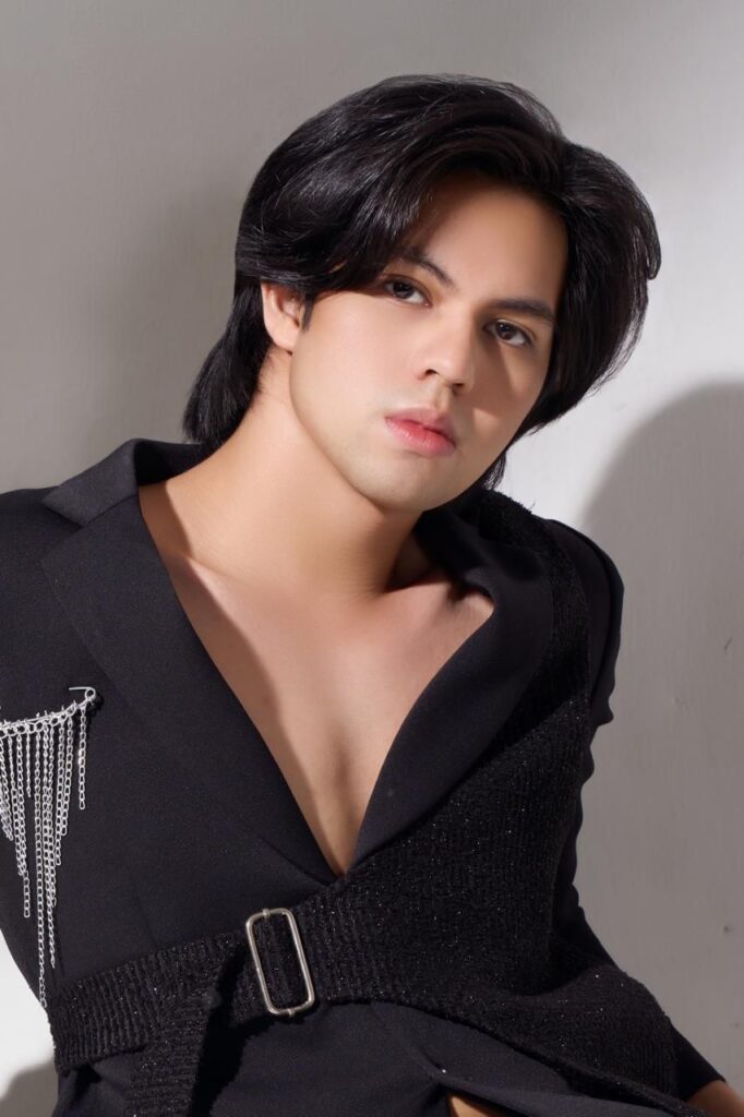 Agoye Mahendra Perlahan Tapi Pasti Dan Karakter Absurd