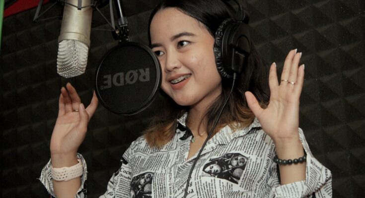 Ini dia, Azza Dwisantya asal Bumiayu memulai debut profesionalnya