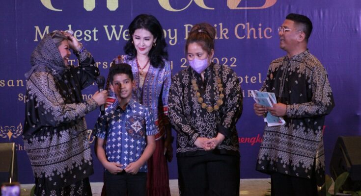 Kekayaan simbol Islam dalam TIRAZ, karya terbaru Novita Yunus