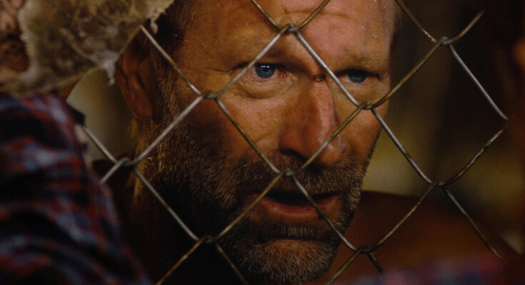 Aaron Eckhart Yang Memikat Laga "Rumble Through the Dark"