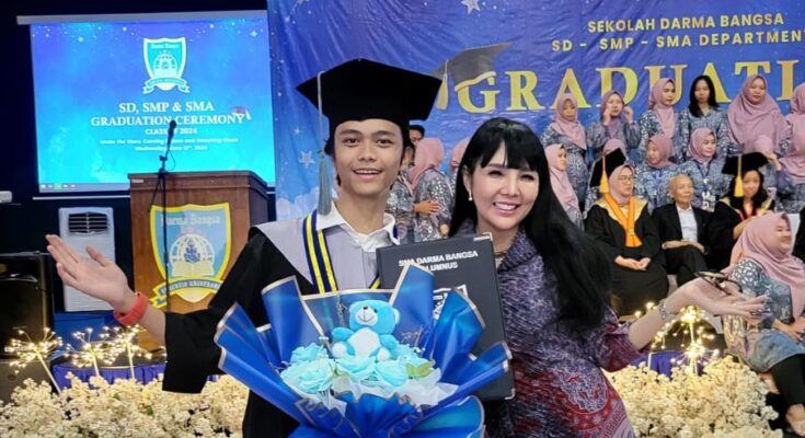 Balik Ke Lampung, Shinta Bebi Hadiri Wisuda Anak